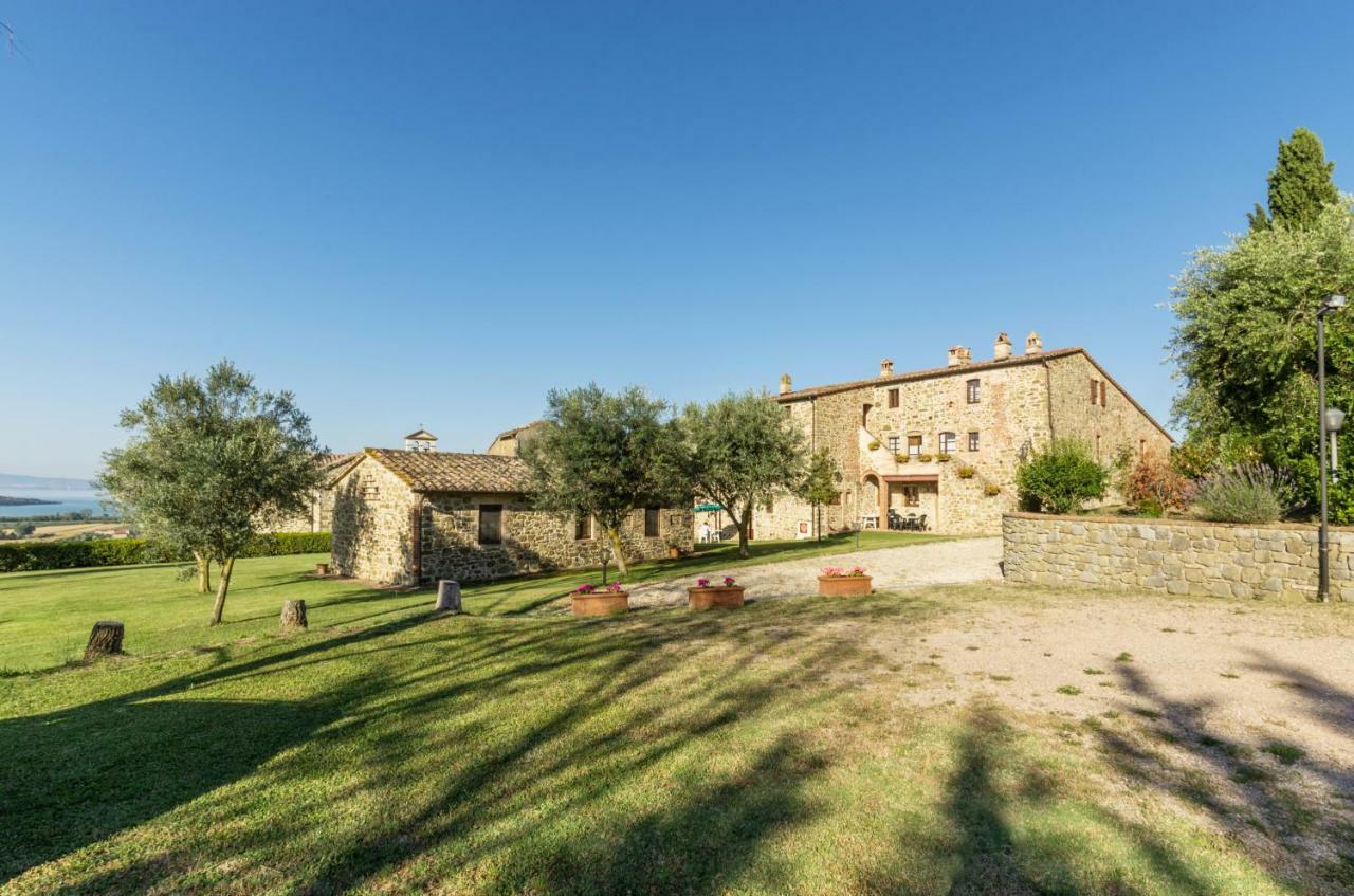 Relais Borgo Torale Hotel Пасиняно сул Тразимено Екстериор снимка